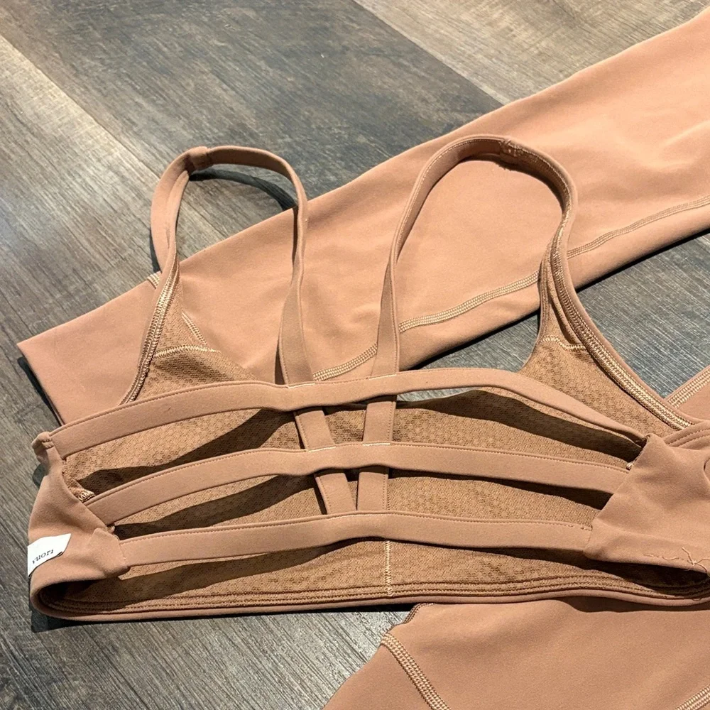 Vuori Daily Leggings & Sports Bra Set - Picture 5 of 5